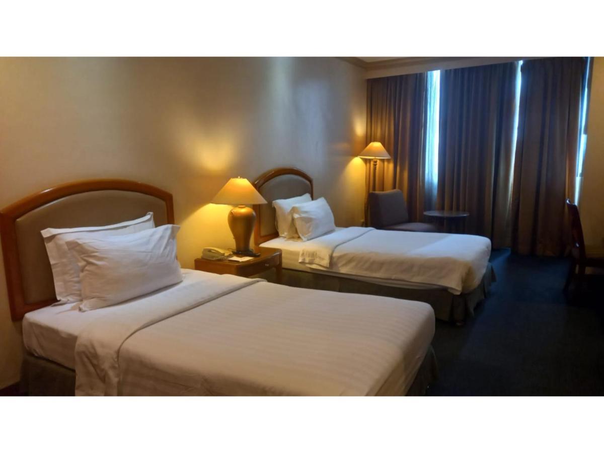 Capital O 914 Makati Palace Hotel Makati City Exterior photo