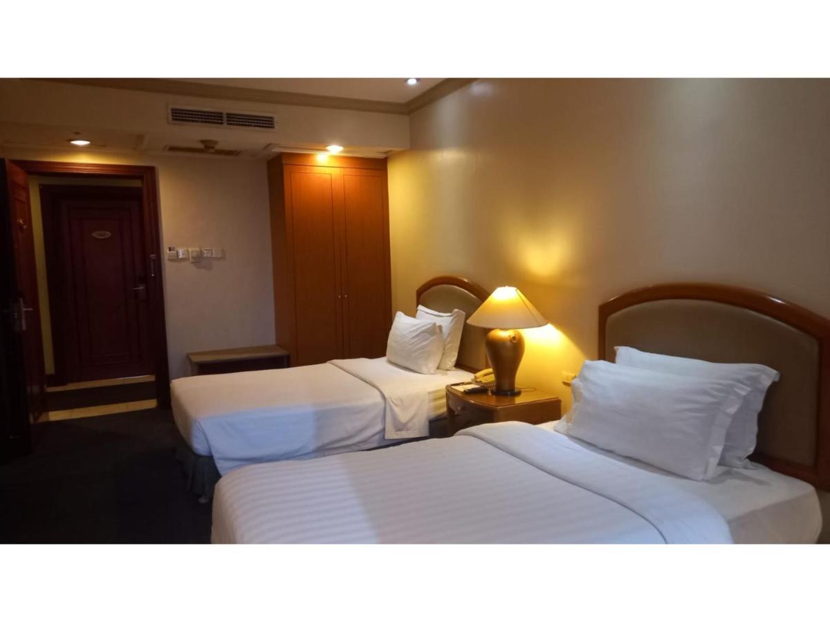 Capital O 914 Makati Palace Hotel Makati City Exterior photo
